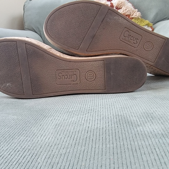 Circus 🎪 Size 10 Black Vinyl Wedge Sandals - Picture 3 of 5